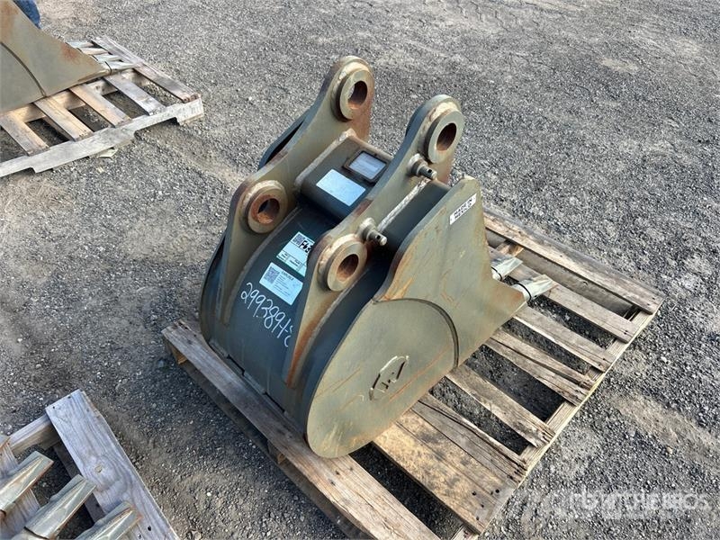 18 in Digging Excavator Bucket Baldes