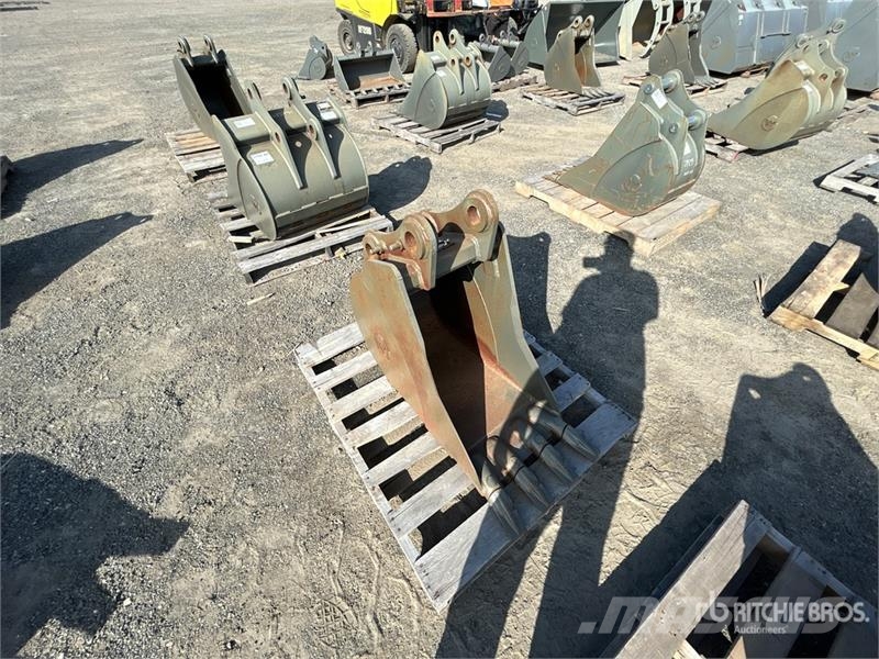 18 in Digging Excavator Bucket Baldes