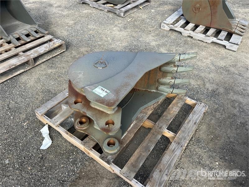  18 in Digging Excavator Bucket Baldes