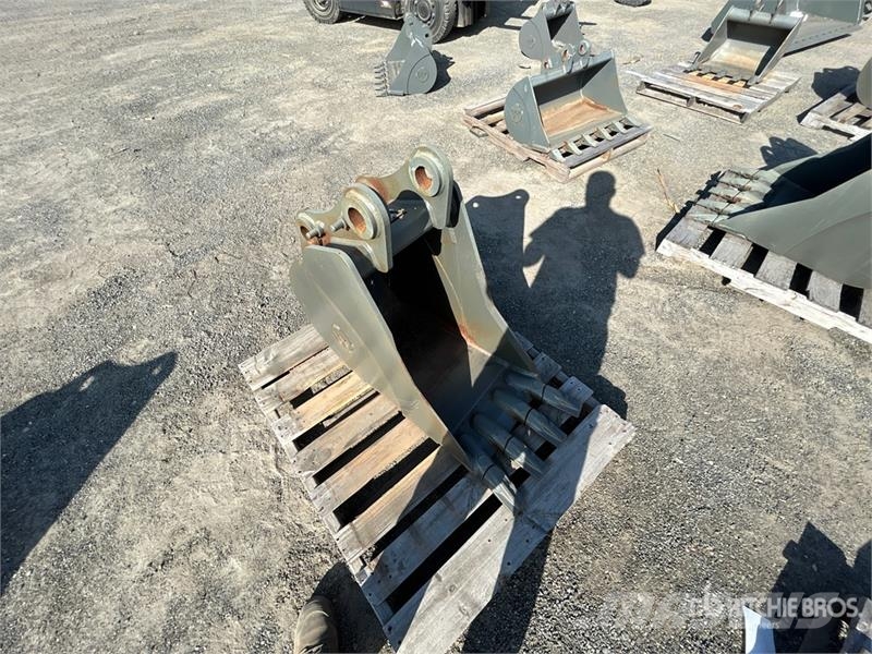 18 in Digging Excavator Bucket Baldes