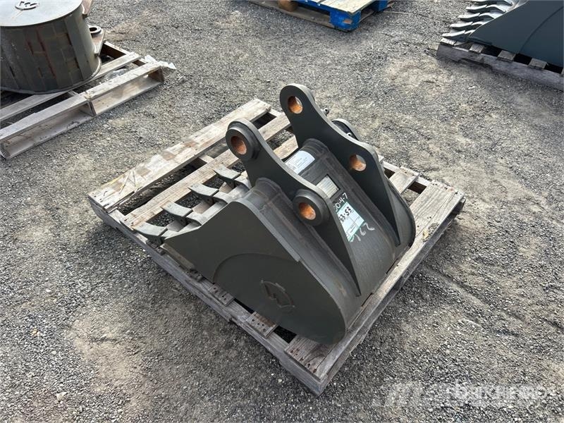  18 in Digging Excavator Bucket Baldes