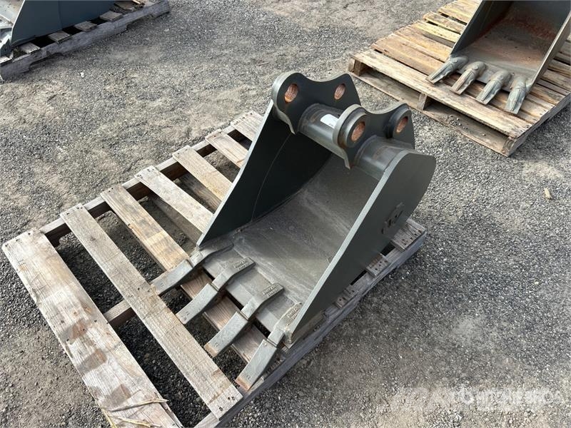  18 in Digging Excavator Bucket Baldes
