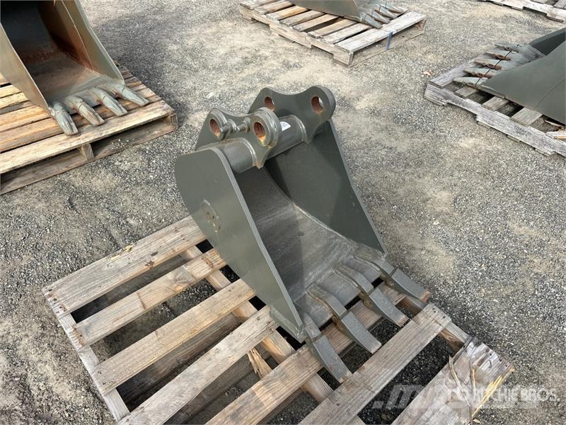  18 in Digging Excavator Bucket Baldes