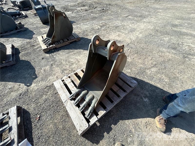 18 in Digging Excavator Bucket Baldes
