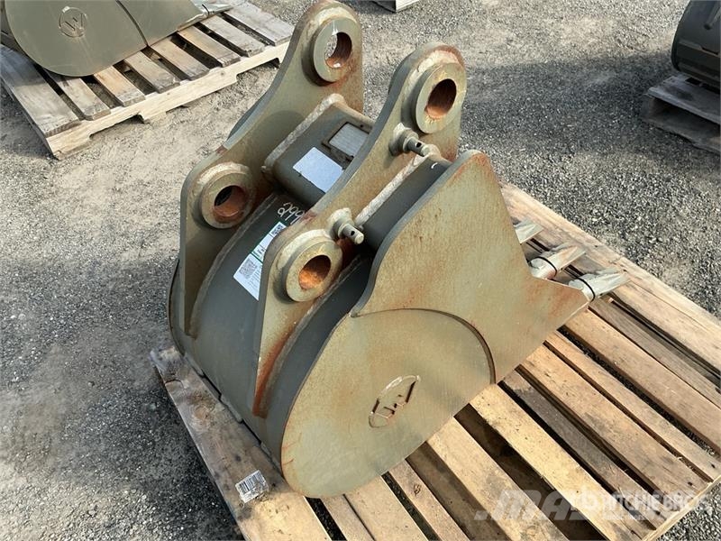 18 in Excavator Bucket Baldes