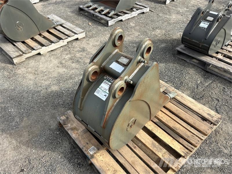 18 in Excavator Bucket Baldes