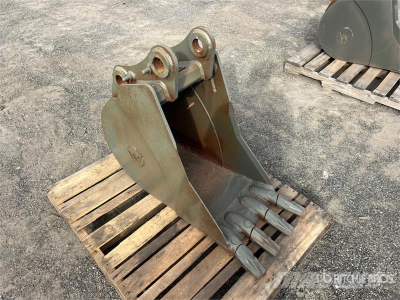 18 in Excavator Bucket Baldes