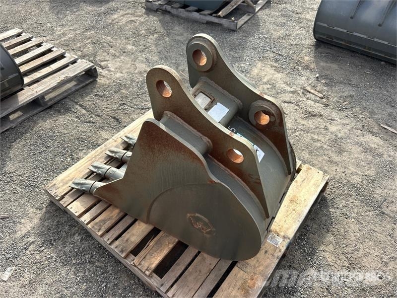 18 in Excavator Bucket Baldes