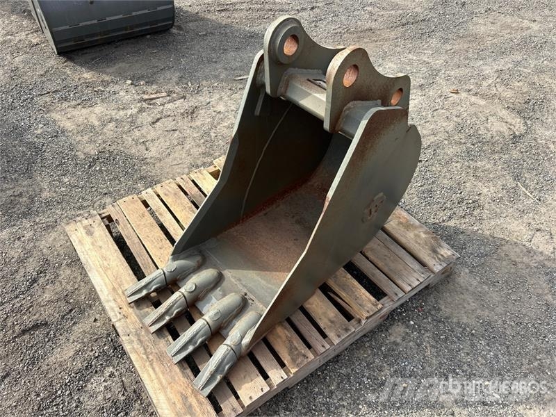 18 in Excavator Bucket Baldes