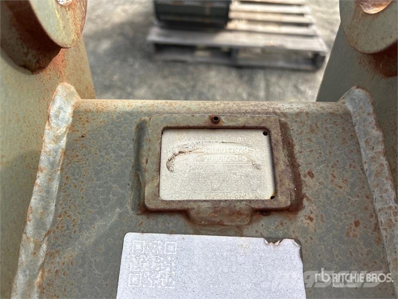 18 in Excavator Bucket Baldes