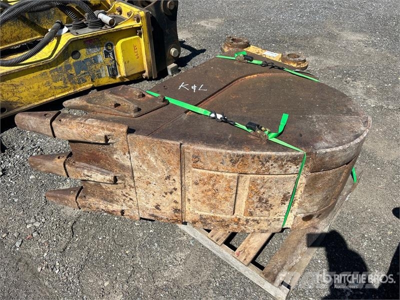 22 in Digging Excavator Bucket Baldes