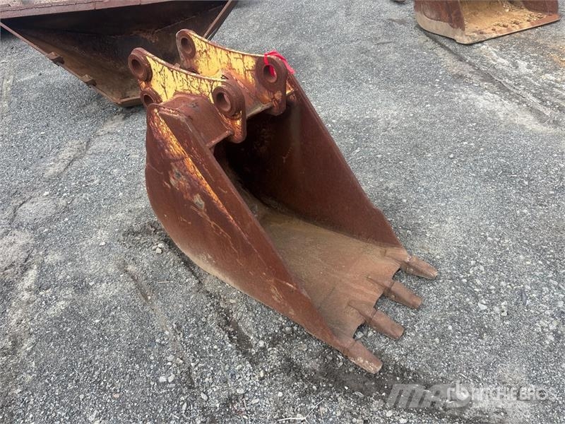 24 in Digging Backhoe Rear Bucket - Fits Cat 446/4 Buckets