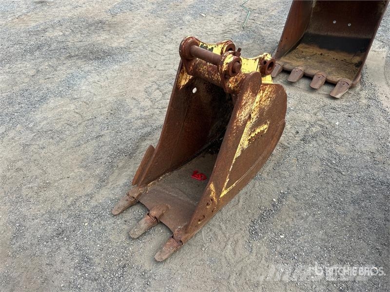 24 in Digging Excavator Bucket - Fits Komatsu PC95 Skovle