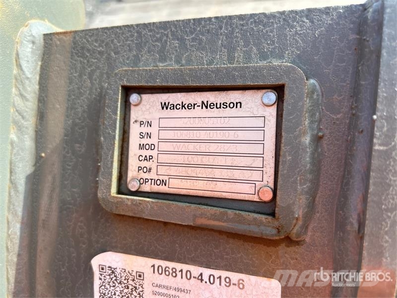 24 in Digging Excavator Bucket Baldes