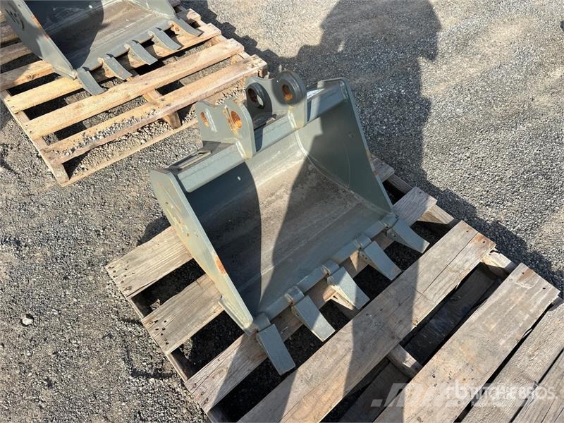 24 in Digging Excavator Bucket Baldes