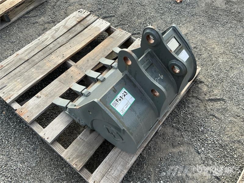 24 in Digging Excavator Bucket Baldes