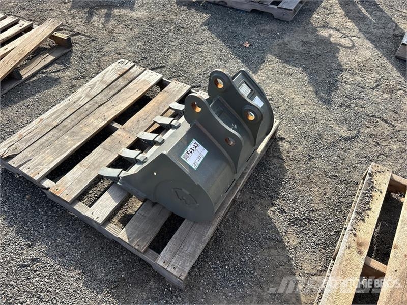 24 in Digging Excavator Bucket Baldes