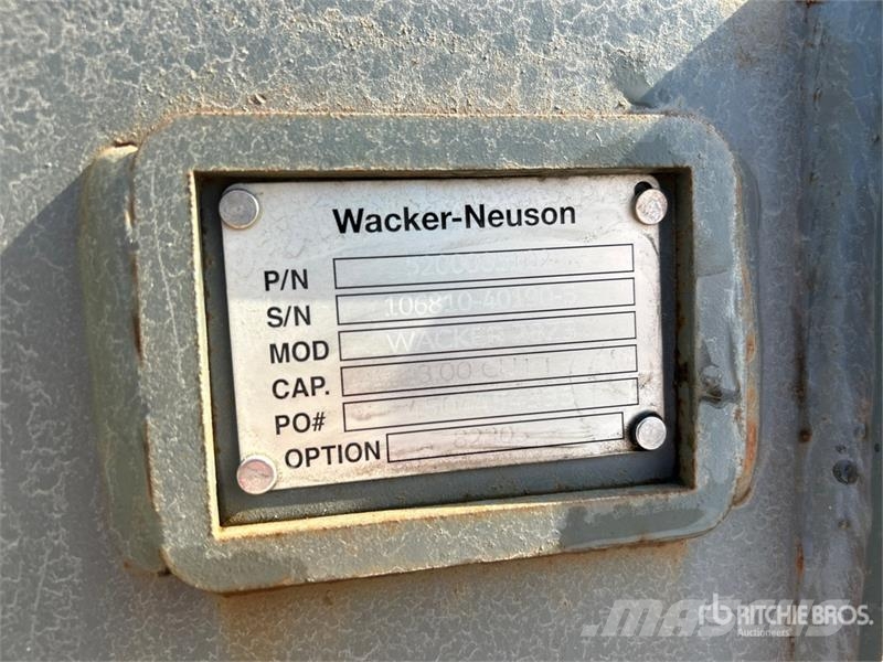  24 in Digging Excavator Bucket Baldes