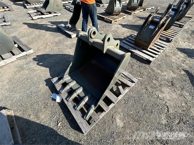  30 in Digging Excavator Bucket Baldes