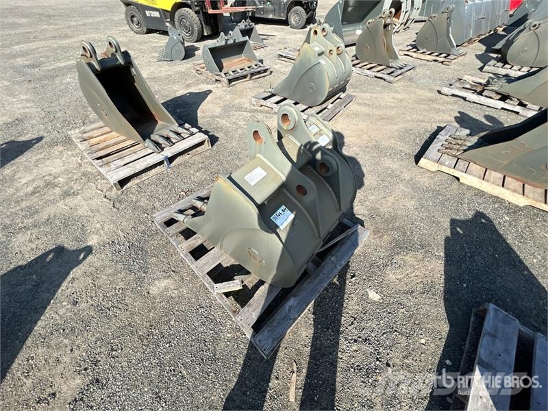  30 in Digging Excavator Bucket Baldes