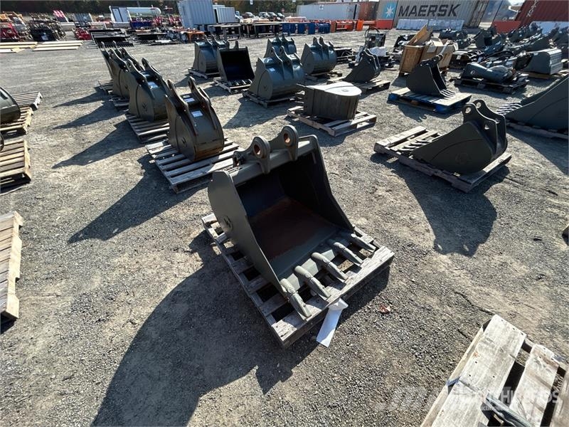  30 in Digging Excavator Bucket Baldes