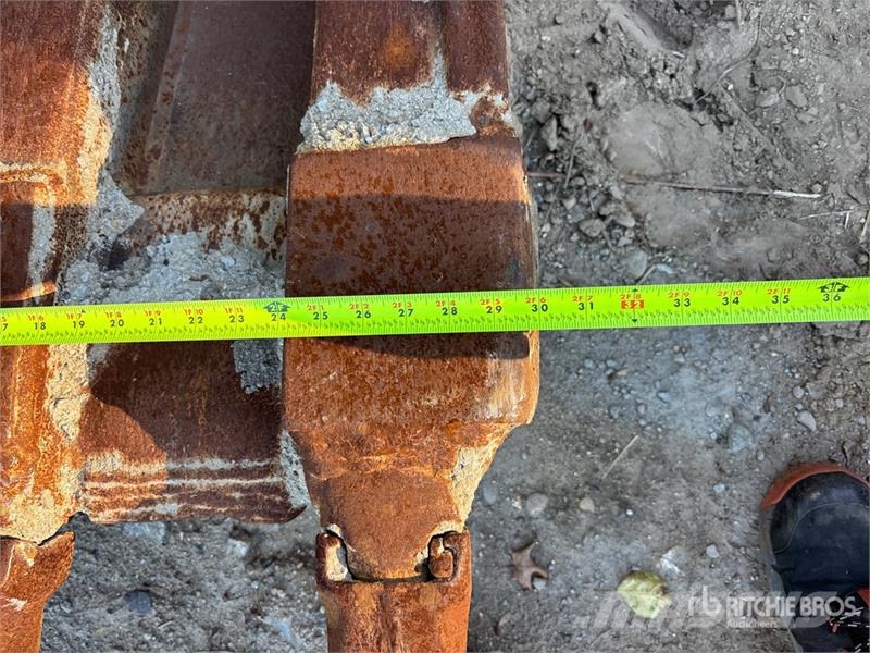  30 in Slab Excavator Bucket - Fits Gradall Žlice