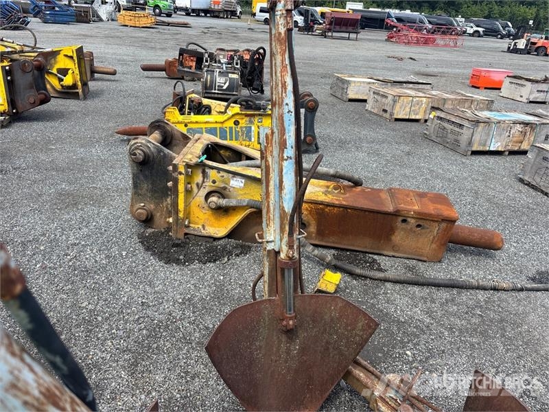 32 in Skid Steer Tree Spade - Fits Bobcat Other components