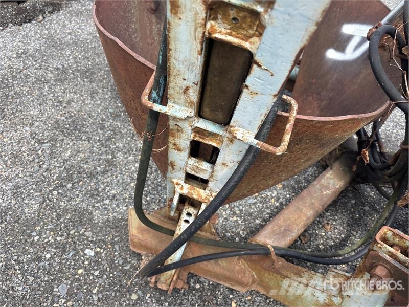32 in Skid Steer Tree Spade - Fits Bobcat Other components