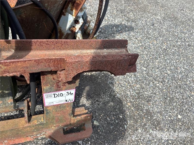 32 in Skid Steer Tree Spade - Fits Bobcat Other components