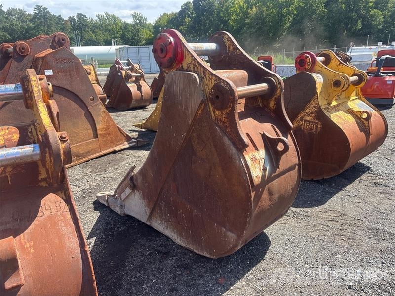 36 in Digging Excavator Bucket Baldes