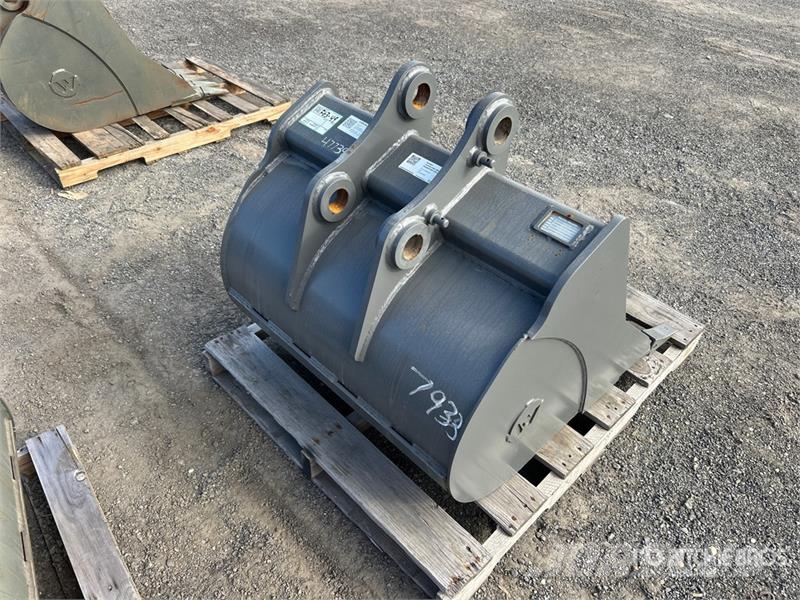 36 in Digging Excavator Bucket Baldes