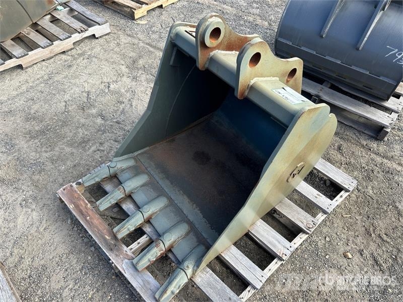 36 in Digging Excavator Bucket Baldes