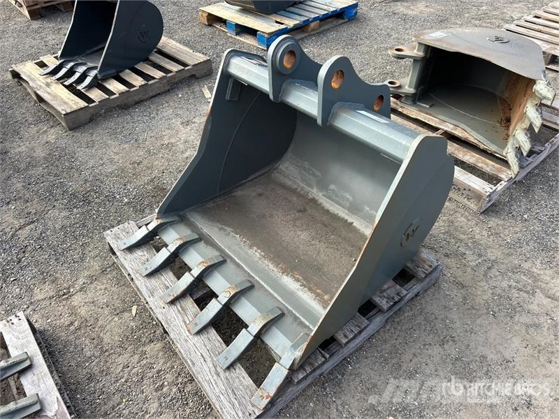  36 in Digging Excavator Bucket Baldes