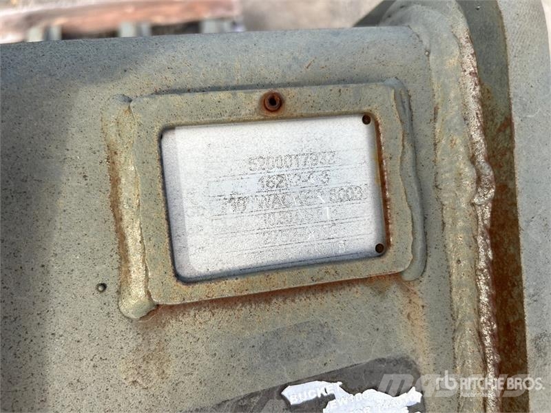 36 in Digging Excavator Bucket Baldes