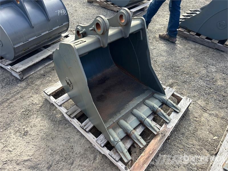 36 in Digging Excavator Bucket Baldes