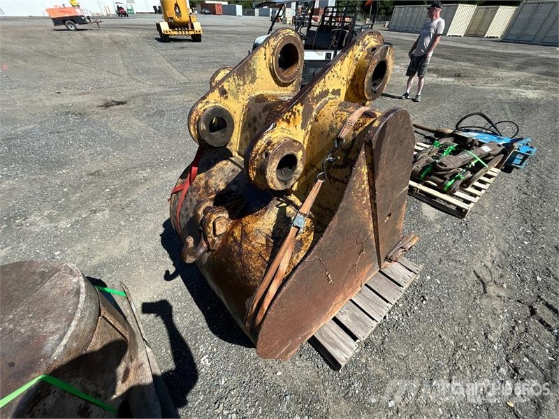 38 in Digging Excavator Bucket Baldes