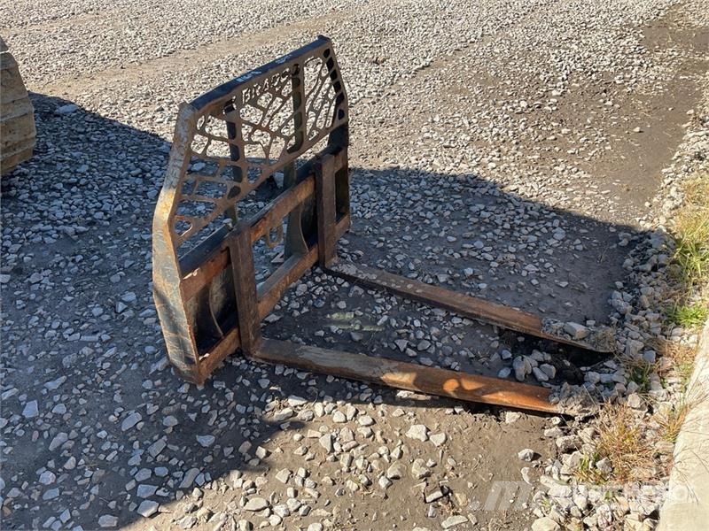 48 in Skid Steer Forks Fourche