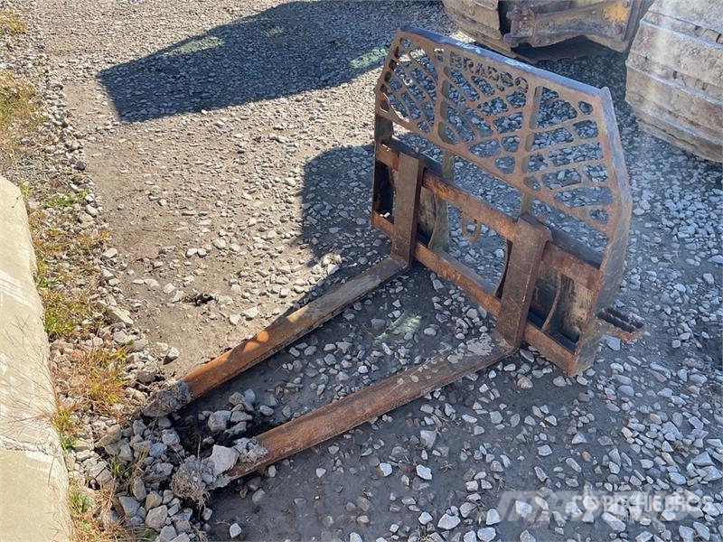 48 in Skid Steer Forks Fourche