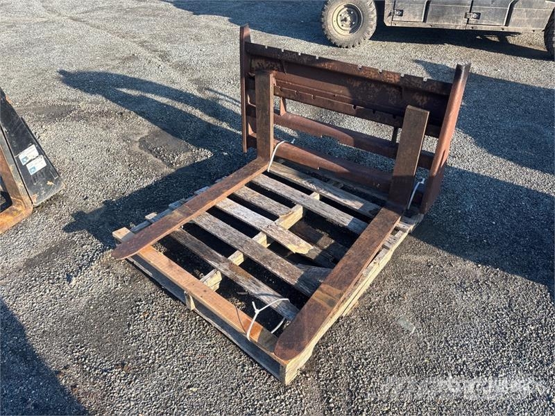  48 in Skid Steer Forks Fourche