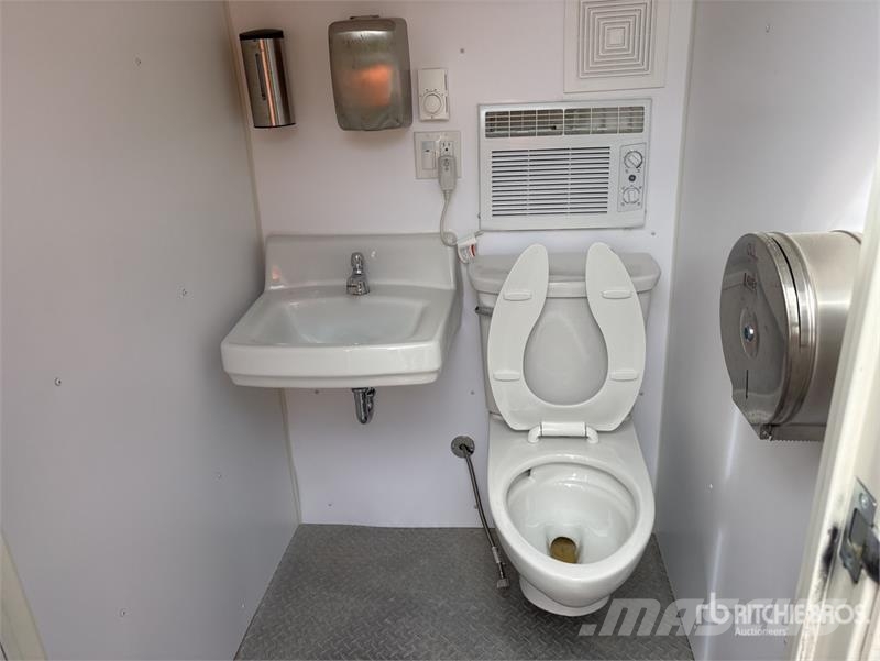 5 ft x 4 ft Portable Toilet Inne akcesoria