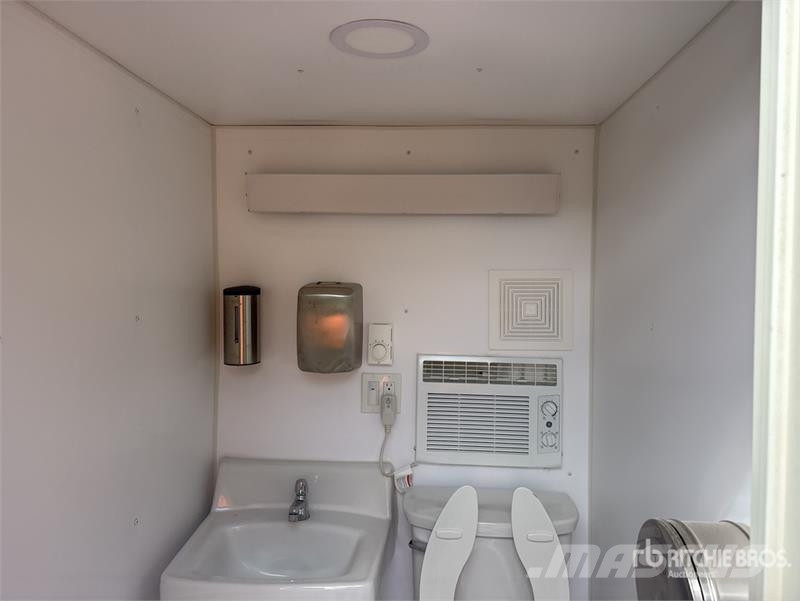 5 ft x 4 ft Portable Toilet Inne akcesoria