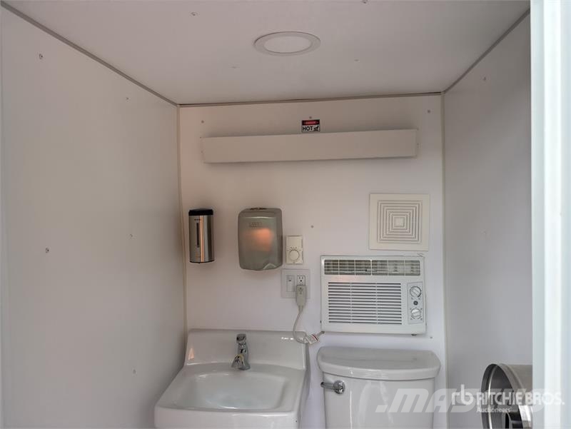 5 ft x 4 ft Portable Toilet Inne akcesoria