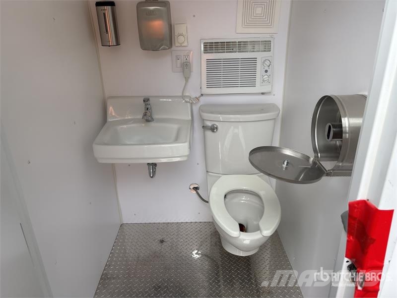 5 ft x 4 ft Portable Toilet Inne akcesoria