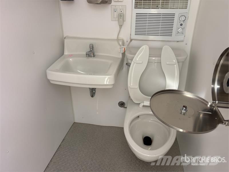 5 ft x 4 ft Portable Toilet Inne akcesoria