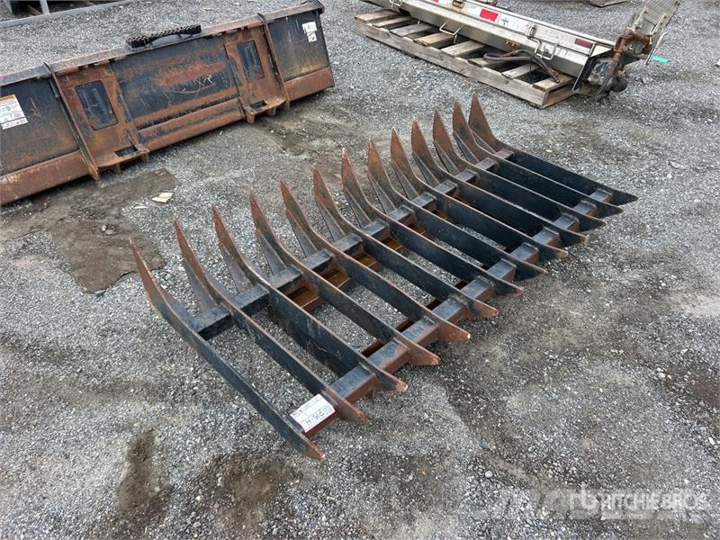 70 in Skid Steer Root Rake Ancinho virador