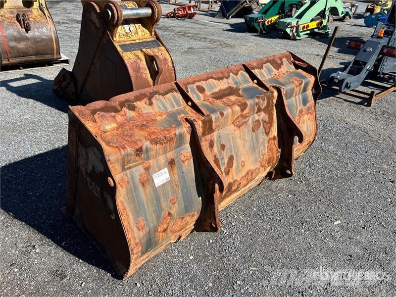  82 in General Purpose Wheel Loader Bucket دلاء