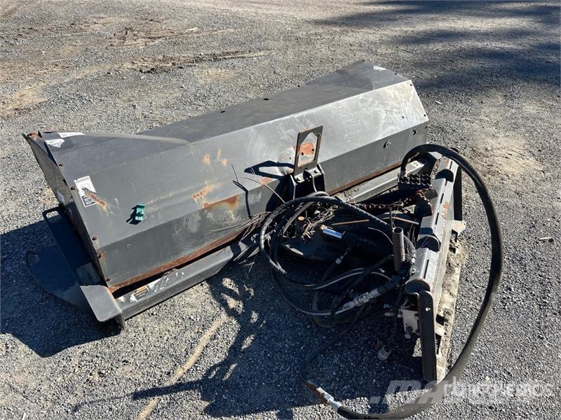 84 in Skid Steer Broom Spazzole
