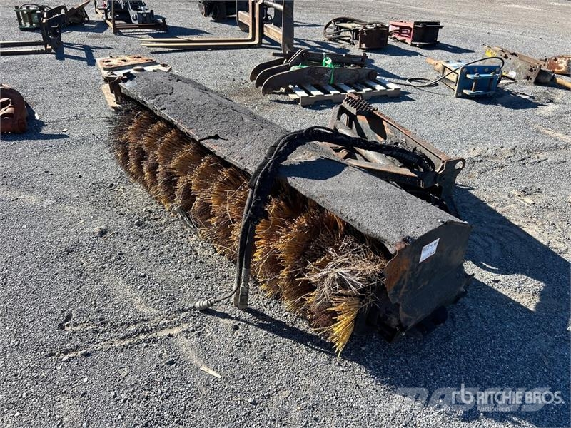 84 in Skid Steer Broom Spazzole