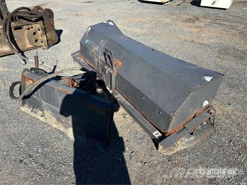 84 in Skid Steer Broom Spazzole