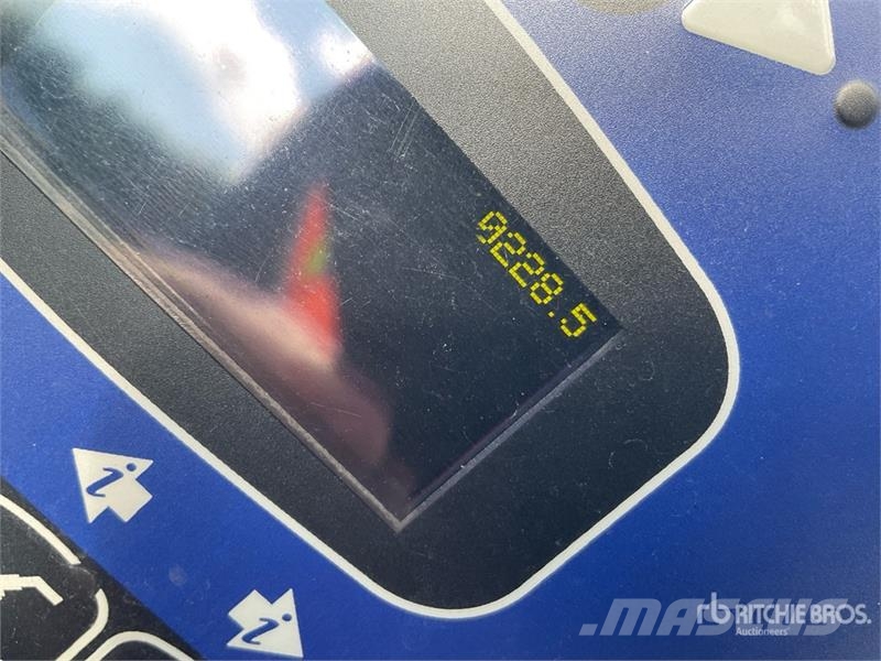 Advance CS7010 Ride-On Electric Floor Sweeper その他収穫設備